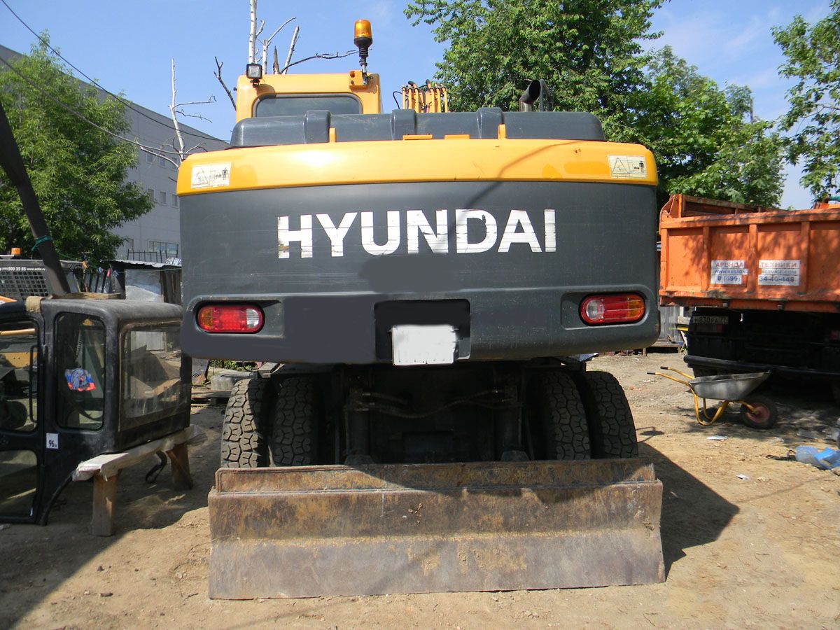 Колесный экскаватор Hyundai R140W-9S с гидромолотом