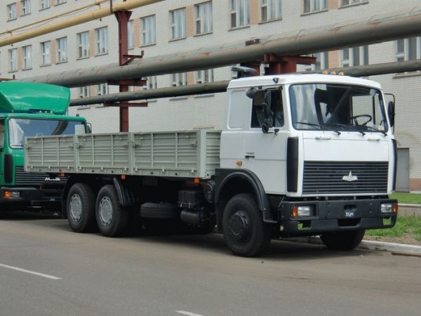 Бортовая машина МАЗ 6303 - 9 тонн