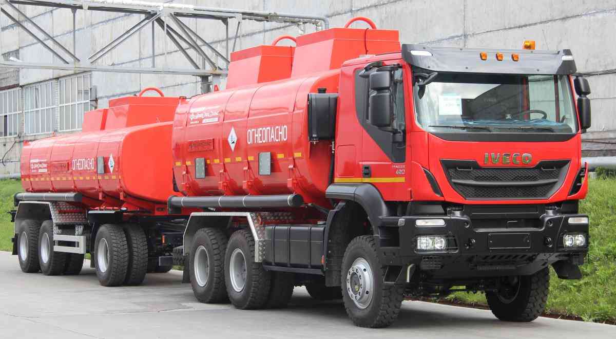 Бензовоз 18 м3 - Iveco Trakker